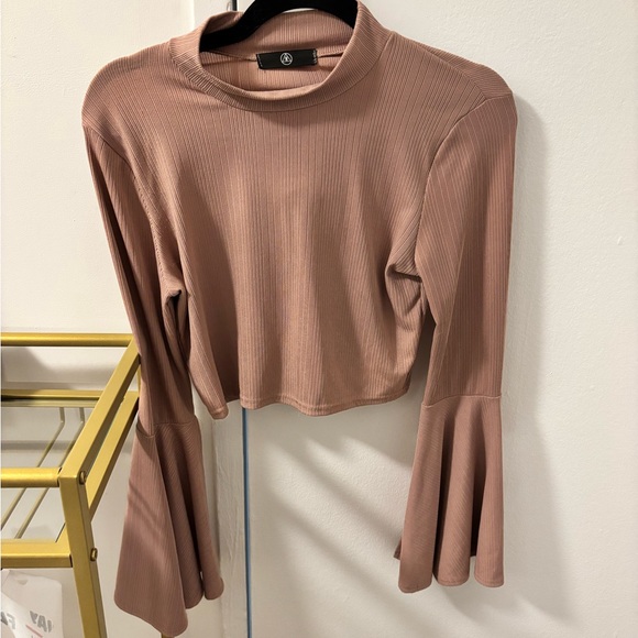 MISSGUIDED High Neck Bell Sleeve Crop Top in Mauve - Picture 2 of 6